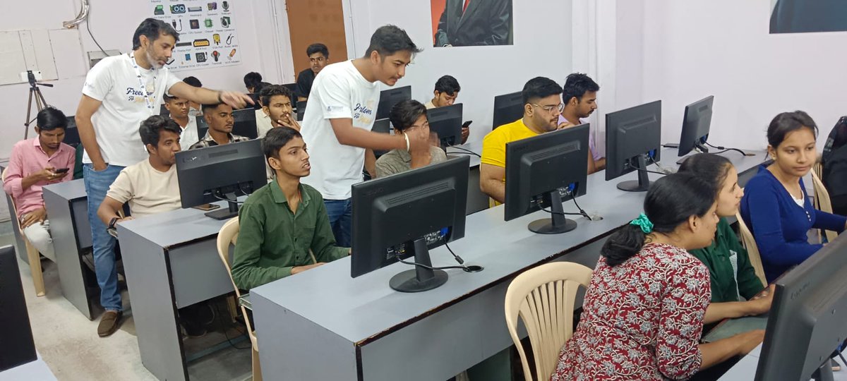 wordpressjaipur's tweet photo. Hands-on learning in action!
Students are exploring WordPress dashboard and building their first websites 🖥️

Learning by doing is the best way forward 

#WordPressCampusConnect #WPCommunity #WPJaipur #WordPress https://t.co/MPH3Ak7eg4
