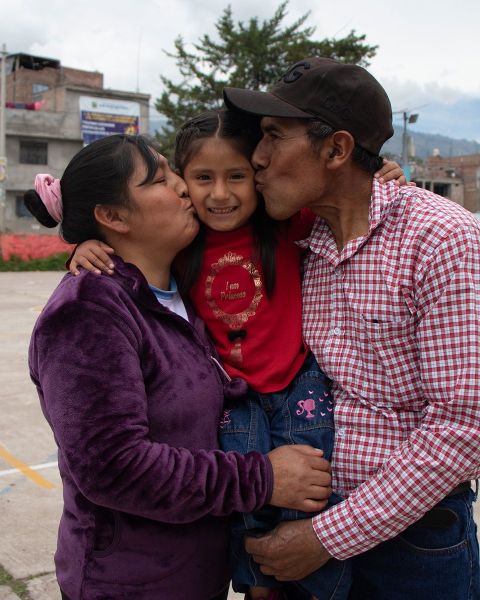 Las familias no necesitan ser perfectas, necesitan estar unidas y comprometerse para salir adelante.💙

En el #DíadelaFamiliaPeruana, en Aldeas Infantiles SOS Perú reafirmamos nuestro compromiso de acompañar y fortalecer a las familias para que puedan superar sus principales