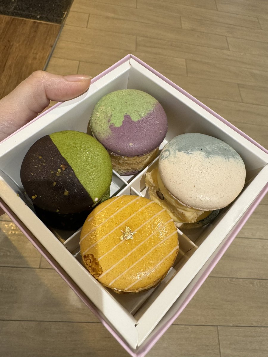 Sb_IFNT's tweet image. ยอมรับว่าแบรนด์ 
#SOURI #SOURIBKK พัฒนามาไกลมากอะ
กินมาตั้งแต่ไม่มีหน้าร้าน แล้วเราอยู่ชลบุรีต้องสั่งเป็นขนส่งเย็นเท่านั้นแต่ก็ยอมสั่งเพราะอยากกินมากๆ จนตอนหลังมีหน้าร้านที่กทม. และตอนนี้มีสาขาที่ชลบุรีแล้ว ดีใจอะ ไม่ต้องไปไกลเลย…