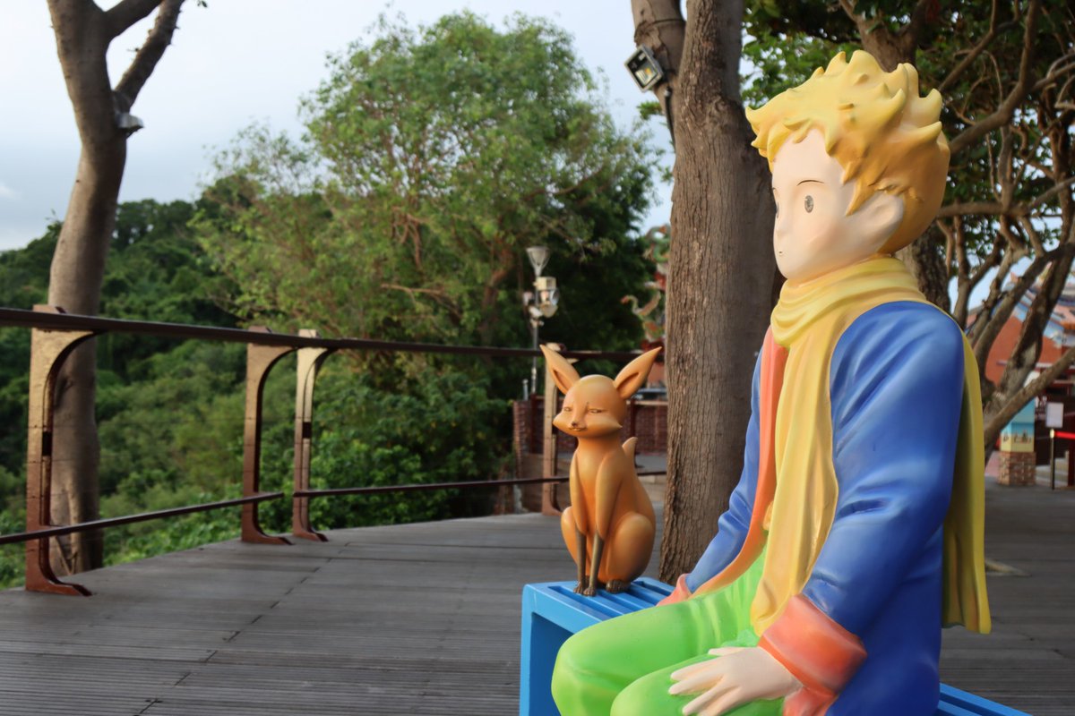 KaohsiungCity's tweet photo. Let’s look at the stars in Kaohsiung! 🌟
After 125 years, #TheLittlePrince has finally landed in Kaohsiung. He is sitting with the fox on a hill at Sizihwan. Watching sunrise and sunset over the sea, he quietly waits for that first flutter of the heart.
#BritishConsulateAtTakow https://t.co/LyaeIGw0UR
