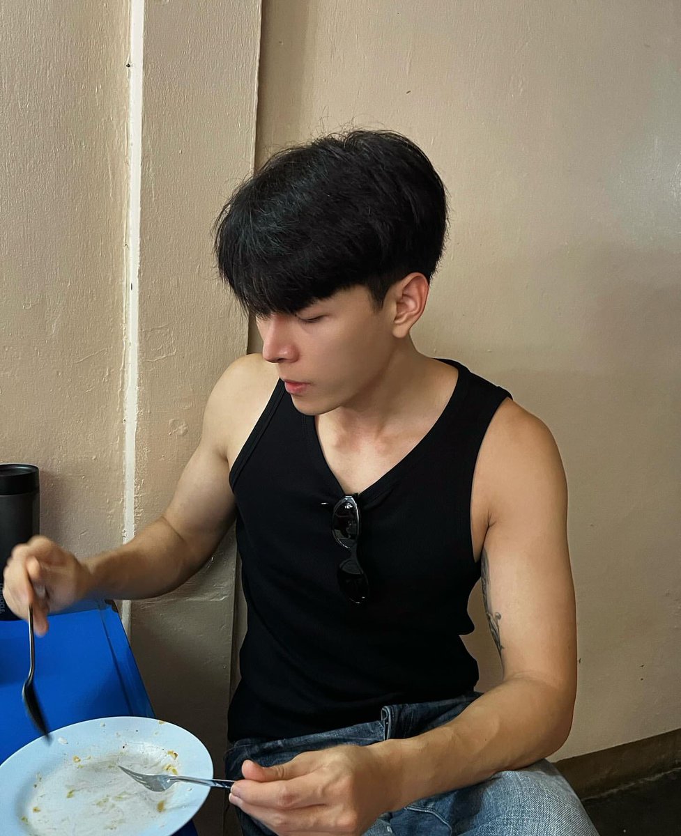 ชุดกินข้าวแกงของเธอเนี่ยมันเท่จัดจริงๆ ☺️😎

 #ก็อตอิทธิพัทธ์