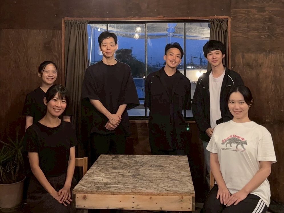 nari_asada's tweet photo. 昨日、当日制作として関わらせてもらったnamu特別公演が無事終演しました。
3日間と思えないほど濃厚で、五感で演劇を沢山感じれたとっても幸せな時間でした。
素敵な出会いと作品に感謝でいっぱい。写真に混ぜてもらえて嬉しかった😂宝物♡
悩み続けながらまたがんばろ！ https://t.co/Uphlpf56Hz