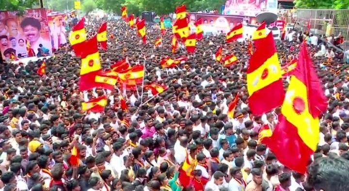 என்ன சொன்னீங்க திருச்சி உங்க கோட்டையா அது அண்ணன் எடுத்துக்கிட்டேன் டா 🔥🔥

#உங்கவிஜய்_நா_வரேன்