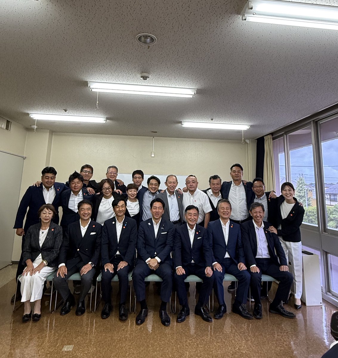 shinjirokoiz's tweet photo. 地元横須賀で自民党の市議・県議の皆さんとお会いしました。野党議員としてスタートした頃から苦楽を共にしてきた皆さんから力をもらった時間になりました。感謝、感謝、感謝。 https://t.co/JLYB29VnGe