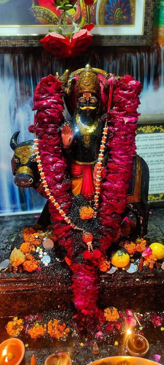 ॐ शं शनिश्चराय नमः न्याय देवता शनि देव महाराज की आलौकिक दिव्य दर्शन कीजिए।

जय श्री शनि देव महाराज आपकी मनोकामनाएं पूर्ण करें।🙏