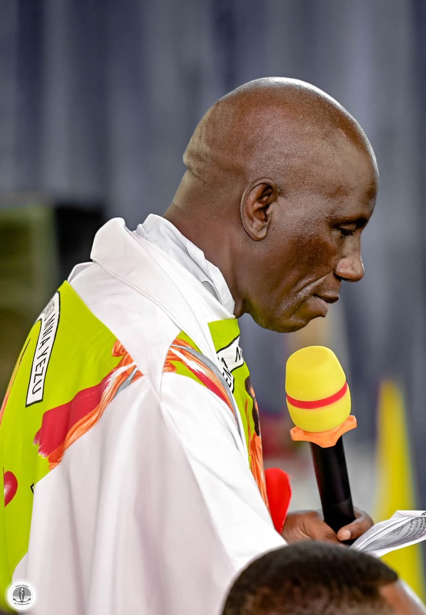 Abbé Blaise Kanda (@blaisekanda2) on Twitter photo Ce matin, prie :
Seigneur Jésus, merci pour les fruits 
De ce modeste arbre que je suis
Je veux qu'ils soient dignes de Toi
Et qu'ils procurent au monde la joie 
Mon passé est rempli de péchés 
Que mon présent et mon futur soient de qualité. Ce matin, prie :
Seigneur Jésus, merci pour les fruits 
De ce modeste arbre que je suis
Je veux qu'ils soient dignes de Toi
Et qu'ils procurent au monde la joie 
Mon passé est rempli de péchés 
Que mon présent et mon futur soient de qualité.