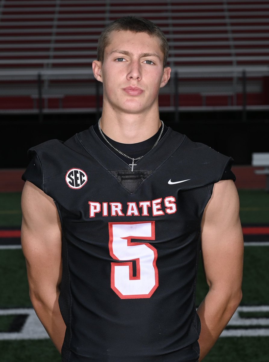 Pinckney cuts the Jackson lead to 19-14 with 11:55 to go in the fourth quarter following a short TD pass from Jace Carlson to Max Berish!
#Varsity🏈