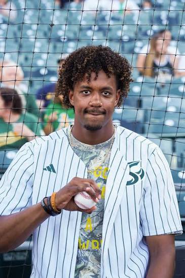 JurrionDickey's tweet image. Hope everyone evening (PST) is going well! After a well conversation with @RyanBartow &amp;amp; with the guidance of @coachjimcollins I would like to announce I have received a full ride scholarship from Sacramento State!
#GOHERKY🐝😁