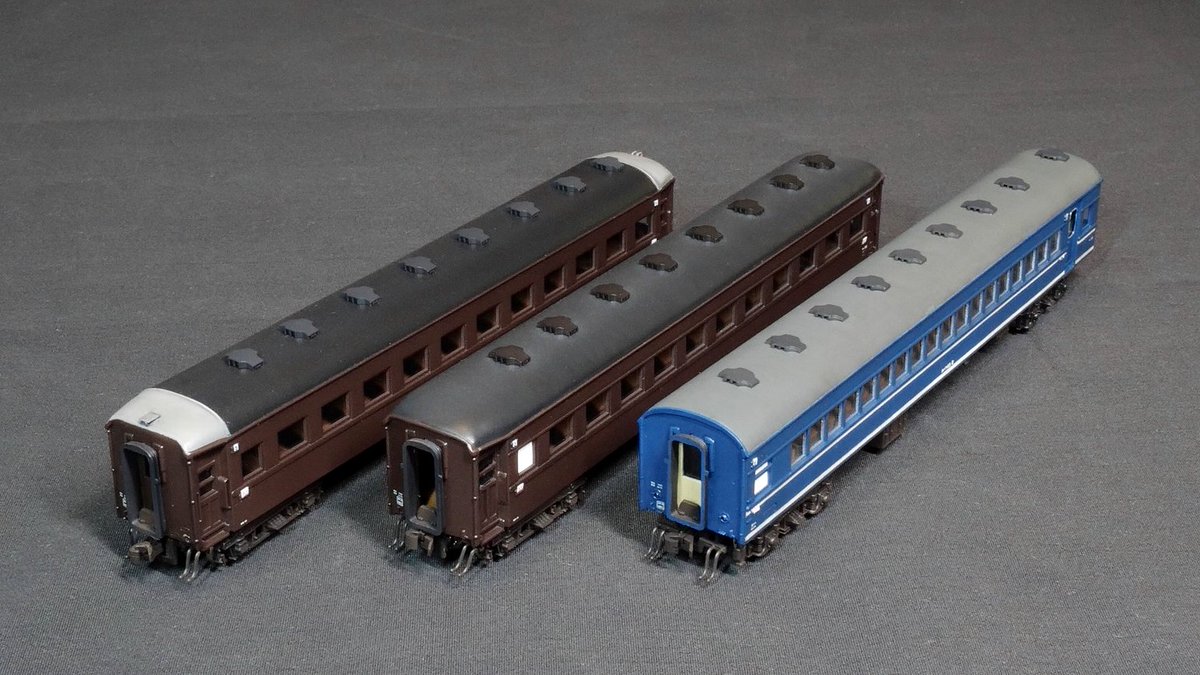 完成した車両を眺めながら一杯 時間を忘れ没入 #鉄道模型 #Nゲージ