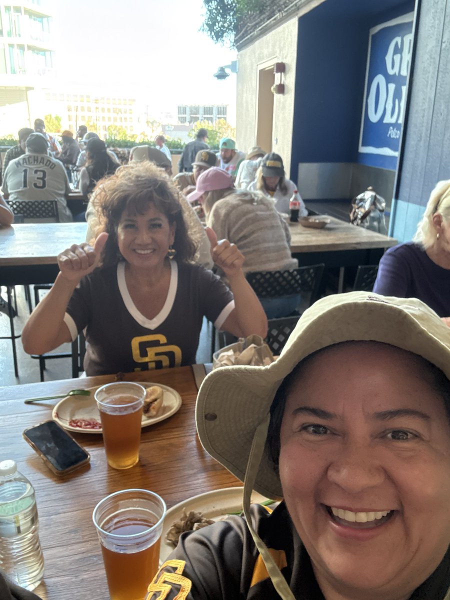 Julsa69's tweet photo. Padre fans! #ForTheFaithful #Padres https://t.co/fVUu27oe4a