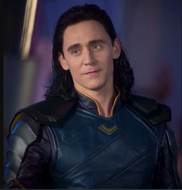 MeowchaFrappe's tweet photo. It's gotta be Loki!!! 💚🐍 https://t.co/ET59fImq2M