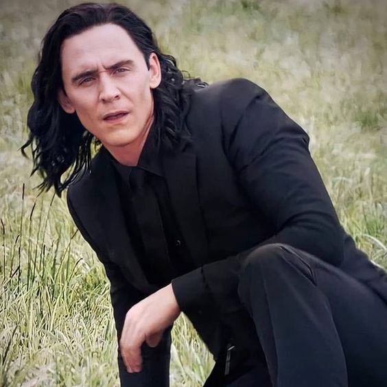 MeowchaFrappe's tweet photo. It's gotta be Loki!!! 💚🐍 https://t.co/ET59fImq2M