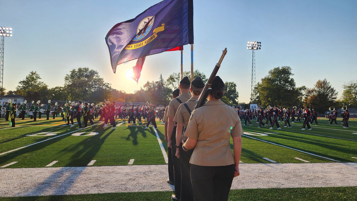 Great job by Braxton Elliot, Maxx Wolshuck, Gemma DelMonico, &amp; Keeley Haupricht presenting the colors tonight.