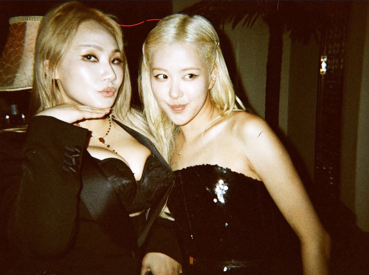 #CL &amp; #ROSÉ at Paradise Art Night
📸 verdy

 #씨엘 <a href="/chaelinCL/">CL</a>