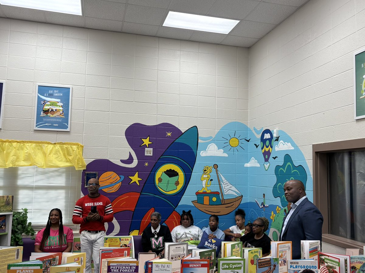 DrArniseOwens's tweet image. Thank you @Amazon for the amazing book nook to support our students reading journey @APSDobbs ! We are so excited for our students 🎉🎊👏🏾👏🏾!
#ReadingisFUNdamental
#WeareSouthAtlanta