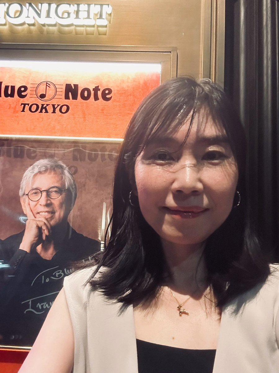 chika2bambina's tweet image. IVAN LINS &quot;80th Anniversary Tour”
Blue Note TOKYO
最高でした。私が一番好きな「明るいのに切ない」音楽の頂点だと思います。
そして、バンドが素晴らし過ぎて…
サックスのフレージング、エレガントなキーボード。そしてバンドのグルーヴ。
ザ・ブラジル🇧🇷
#ivanlins
