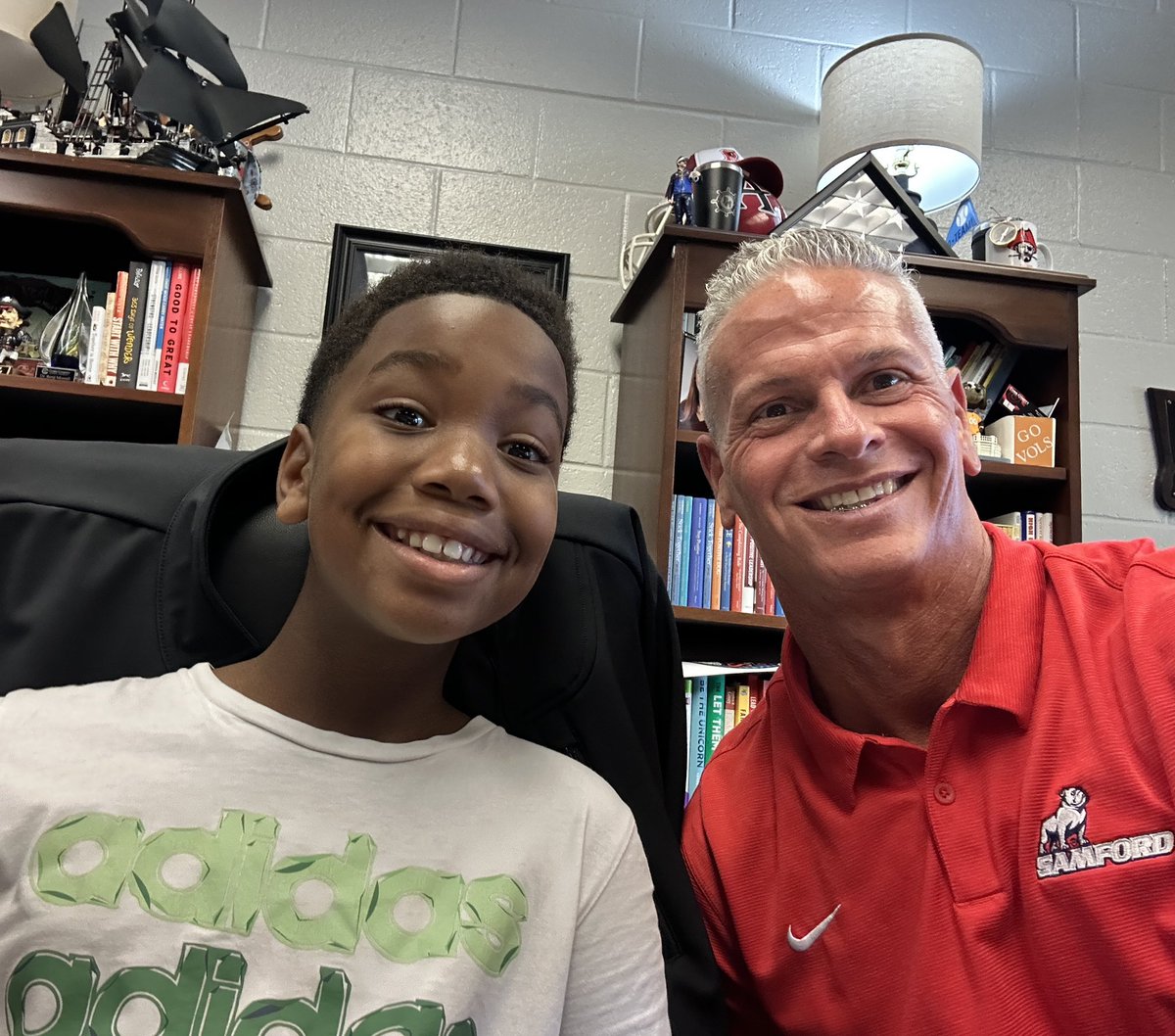 PickettsMillES's tweet photo. Fantastic @ChickfilA lunch from @CFAAcworth w our @DepewOrtho Leader of the Week to wrap up his week of recognition!!! 🏴‍☠️🦜⚓️☠️ #AnchoredinLeadership #BestJobinCobb https://t.co/akqjgWaxUA