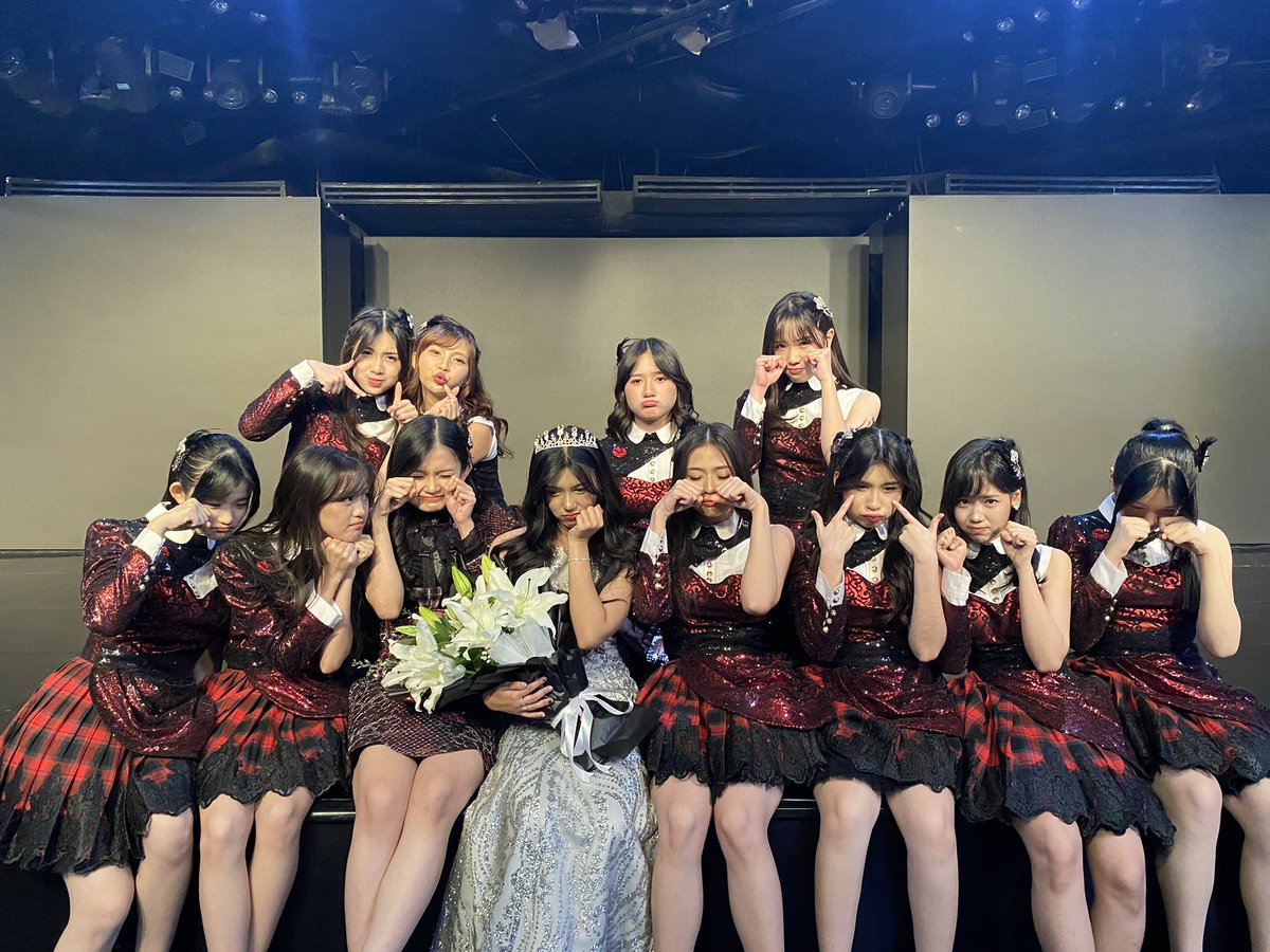 happy graduation indiraaa🥹🤍 <a href="/SP_IndiraJKT48/">Indira Putri</a>