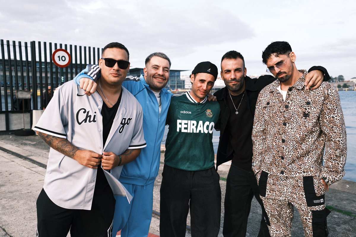 El equipo de los malos os saluda 
Gracias por el amor pequeños y pequeñas gallegos y gallegas