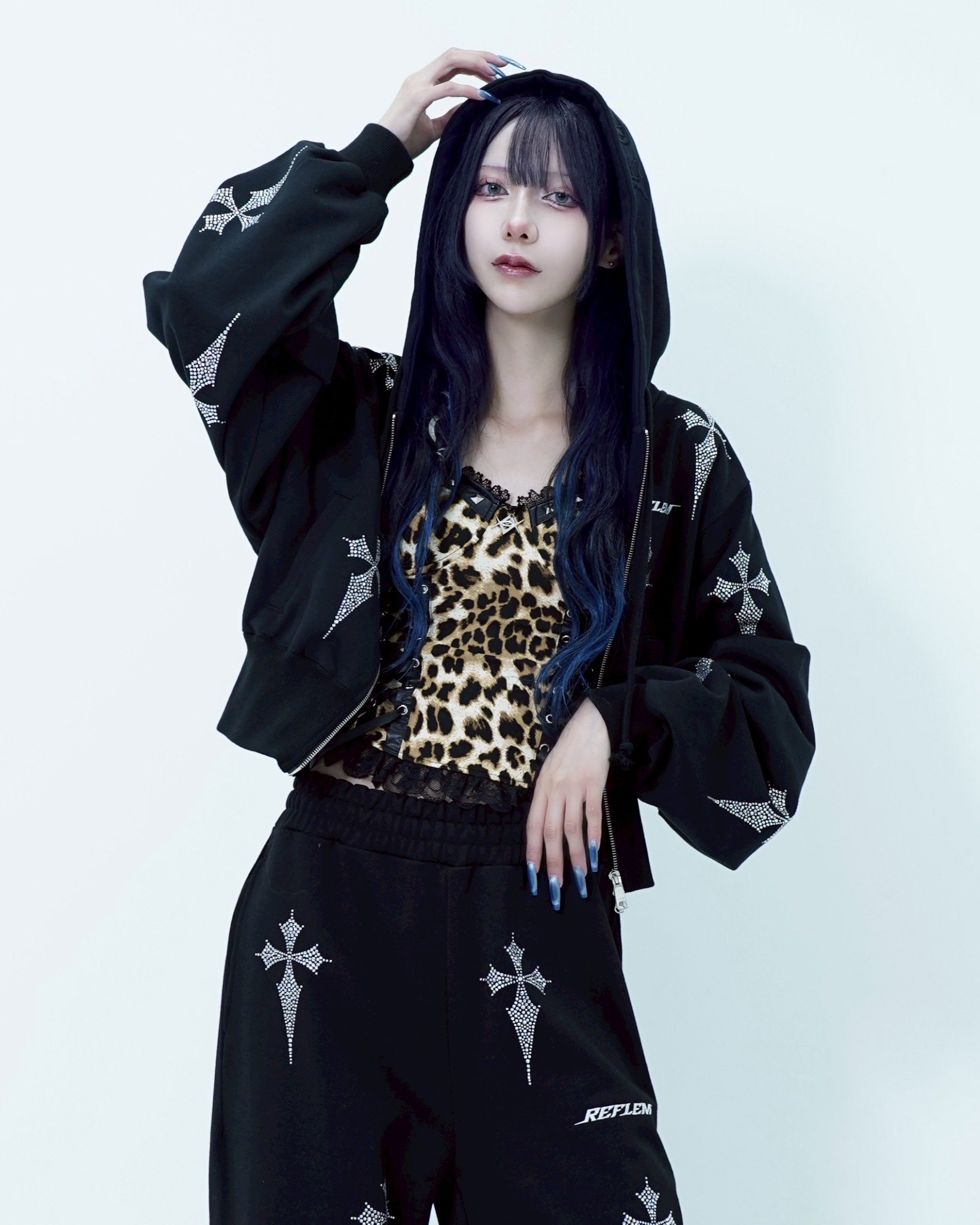 【激レア】bebe 長袖パーカー　ラインストーン　バックロゴ　Y2K 平成ギャル 激レア】bebe 長袖パーカーラインストーンバックロゴY2K 平成ギャル