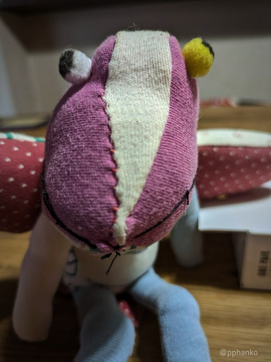 PPhanko's tweet photo. 私が絶対に裁縫系の作家になれない理由がこれに凝縮されてる。 https://t.co/WJMwi1KvC8