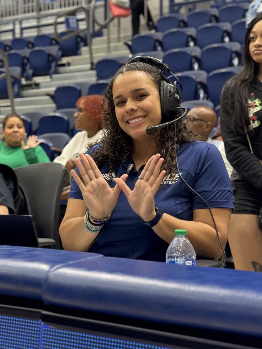 itsjengreene's tweet photo. Excited to share that I started a new chapter with @USportsEnt as Sr. Director of Business Ops!

So thankful to @RiceAthletics for all the lessons learned, experience gained, and life-long friendships made over the last ~3 years. 
 
Here’s to my basketball only era 😆 https://t.co/HQQEmUhipE