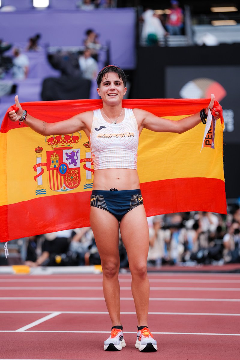 atletismoRFEA's tweet image. La REINA de la marcha mantiene su 👑MUNDIAL

🔝 El atleta español (hombre o mujer) con más oros en la historia de los mundiales 
@garciaperezmari (marcha)🥇🥇🥇
Abel Antón (maratón ) 🥇🥇
Álvaro Martín (marcha) 🥇🥇

A hombros de sus compañeros 👏👏👏 ORGULLO

Suma el 12º 🥇 de…
