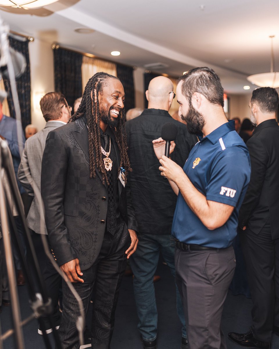 The 🐐 <a href="/TYHilton13/">TY Hilton</a> in the building ‼️ 

#FIUHOF25