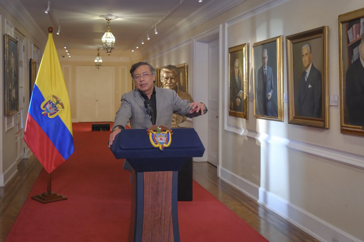 El Presidente <a href="/petrogustavo/">Gustavo Petro</a> declaró:
“Cada vez que un hospital cierra servicios no es por este gobierno, es porque las EPS no pagaron sus deudas. 

Lo dijimos desde el primer día: el sistema de EPS intermediarias nunca sirvió. 

Hoy cuidamos directamente los recursos de la