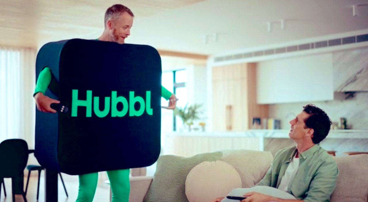 OzKitsch's tweet image. Nobody is Hubblin’