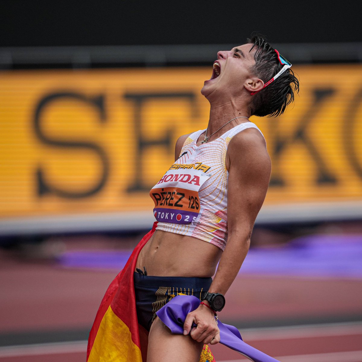 DOBLE CAMPEONA 👑👑

Olympic champ María Pérez powers to 2:39.01 in the 35km race walk and successfully defends her world title 🔥

#WorldAthleticsChamps