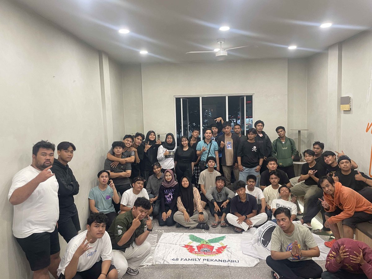 Terima kasih untuk temen-temen yang sudah hadir dan meramaikan event Nonton Bareng Last Show Indira di Tomoro Coffee Pekanbaru.
Sampai bertemu di event-event selanjutnya🐸