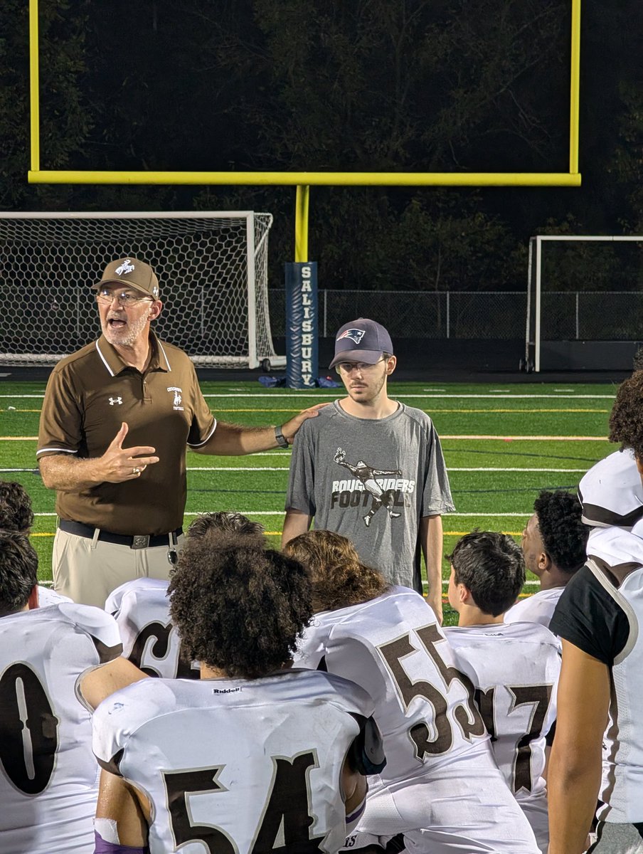 CHSRoughRiders's tweet photo. VFB - Final
ROUGH RIDERS 33 - Salisbury 7
#GoRoughs 🏈 https://t.co/SJK43B8d73