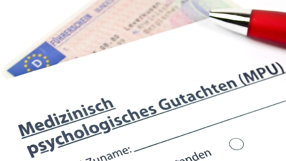 Beschreibung

Benötigen Sie ein positives MPU-Gutachten, um Ihren Pkw- oder Personenbeförderungsschein zurückzubekommen?
Kein Problem. Wir von der führerscheinfabrik unterstützen unsere Kunden dabei, trotz der langwierigen MPU-Anforderungen ihren Führerschein zurückzubekommen.