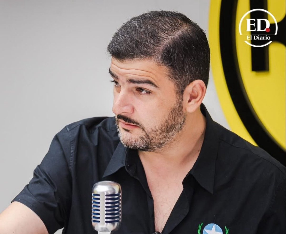 Aquiles viendo como Nobita le acaba el negocio del combustible.