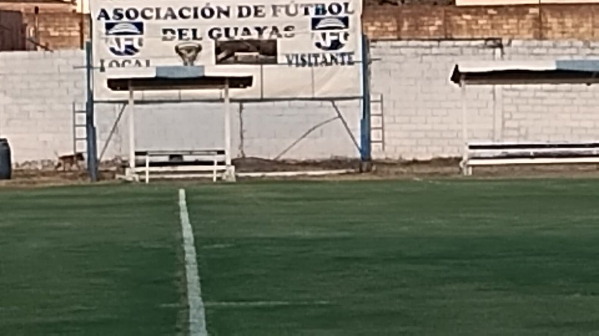 AsoGuayas's tweet photo. Listos para el #ZonaldeAscenso
Así luce la cancha del estadio Alejandro Ponce de AsoGuayas, gracias al extraordinario trabajo del Ing. #JorgeLasso y el personal de mantenimiento de Aso, gestión del principal de #ComdeCampeonatos @davidlecaro y directorio comandado por @PICHI_FLOR https://t.co/vcZDCCJ9FO