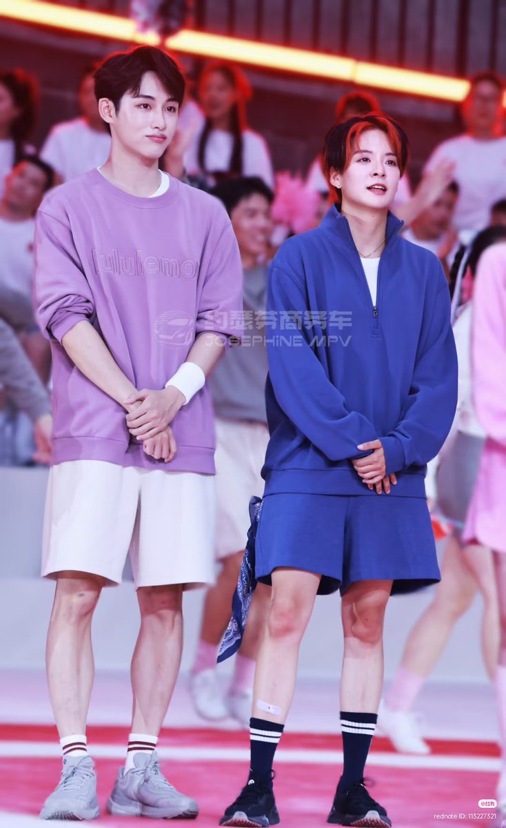 The caption 😂😂
That SM's pose really stays with them forever.