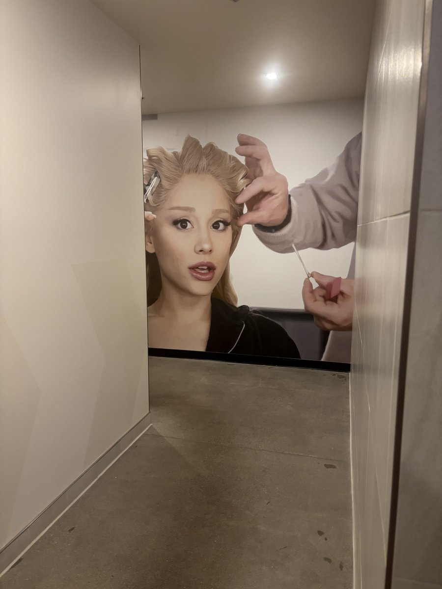 imagine turning the corner and seeing this