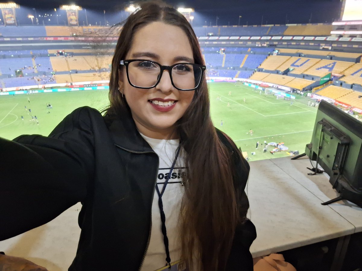 Nunca no despeinada jijiji ✨️🤓🏟⚽️🤗
