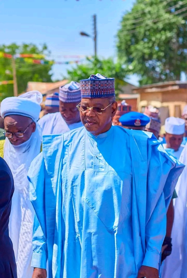 jamilbinadam4's tweet photo. MAULIDIN BAMAINA.
Jagoran talakawan Najeriya Dr. Sule Lamido CON, da Alhaji Mustapha Sule Lamido (San Turakin Dutse) sun jagoranci taron Maulidin Bamaina na bana kamar yadda aka saba a duk shekara, Mai martaba Mai Maradun Alhaji Garba Tambari OFR da wakilin Gwamnonin Bauchi, https://t.co/xsKcoaV73N