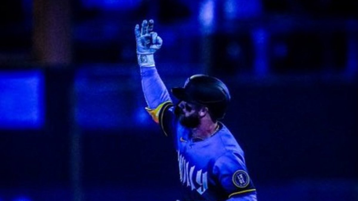 BarstoolPhilly's tweet image. PHILLIES HAVE WON 5 IN A ROW
METS HAVE LOST 7 IN A ROW
MAGIC NUMBER TO CLINCH NL EAST IS 3