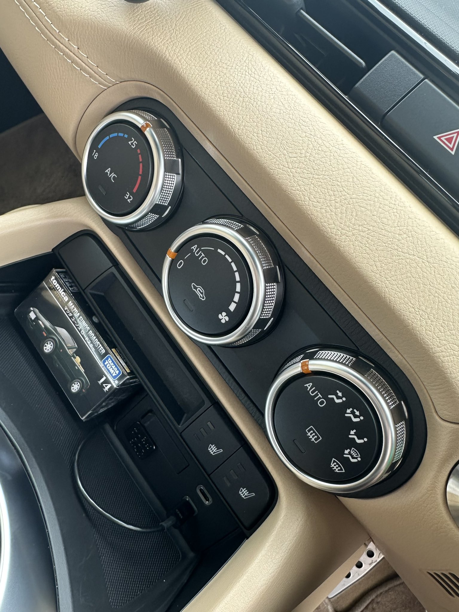 NDロードスター RSREFINE製 エアコン パネル ブラック仕様 NDロードスター RSREFINE製 エアコン パネル ブラック仕様 ND