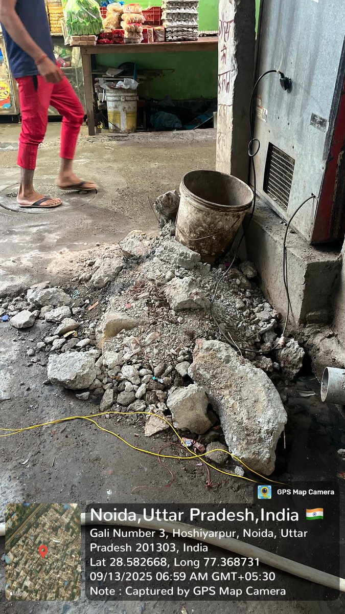 sovindrayadav94's tweet image. मान्यवर @CeoNoida साहब निवेदन यह है की जो मैनहोल के ढकन ऊपर उठाने का कार्य किया गया था, जो मलवा मैनहोल से निकाला गया था उसको घरों के सामने वैसे ही छोड़ दिया गया है, उसे उठवाने की  कृपा करे🙏 आप की अति कृपा होगी धन्यवाद 🙏 
@noida_authority