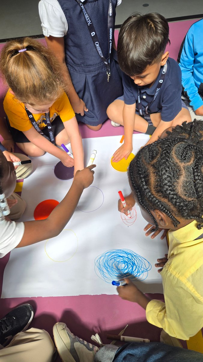 LibraryLipscomb's tweet image. Our Kinder, first, &amp;amp; second graders got super creative &amp;amp; expressed themselves to celebrate Dot Day! Today was all about letting our youngest students explore their inner artists, see how powerful just one dot can be, and always give it their best! @lipscomb_lions @DISD_Libraries