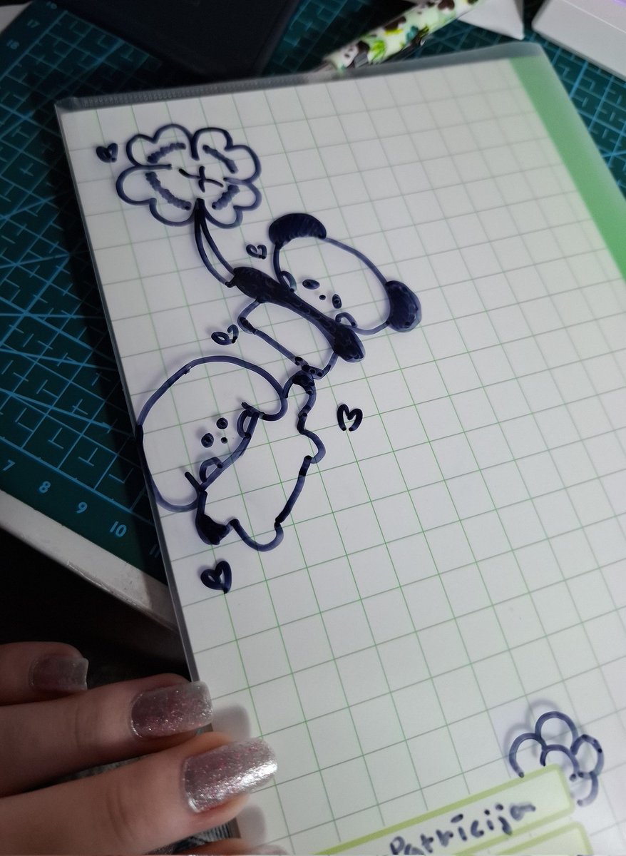 i got a cover for my deukae planner so now im doodling on it ☺️