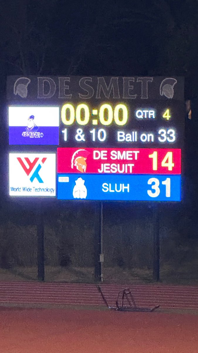 DeSmetJesuitHS's tweet photo. Our @DeSmetFB #Spartans lost a hard fought game to @SLUHfootball 31-14 but the @AmericanCancer Society won as we brought awareness & raised money to work to #BeatCancer #AMDG #Men4Others #MoreThanAGame @DeSmet_ADBarker @STLhssports @GSV_STL @JesuitsUCS https://t.co/0vh39QXHPC