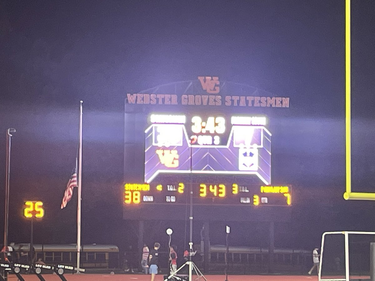 After a beautiful 50+ yard run by Cap, your <a href="/DubGFB/">DubG Football</a> now lead 38-7.