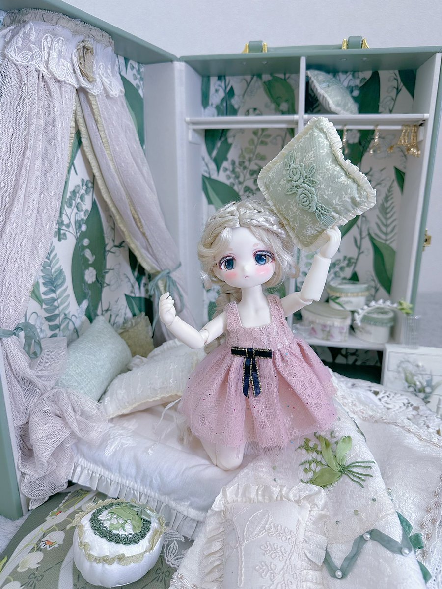 MurmurCoco's tweet photo. "枕投げをしない？💕"

#アイドール大阪販売
＊Cloris＊
お出かけ用トランクBOXセット

＊MurmurCoco＊
ピンクのワンピース
(1/6ドール用サイズ)

#アイドール大阪
#murmurcoco 
#cloris https://t.co/asKv36UhjD