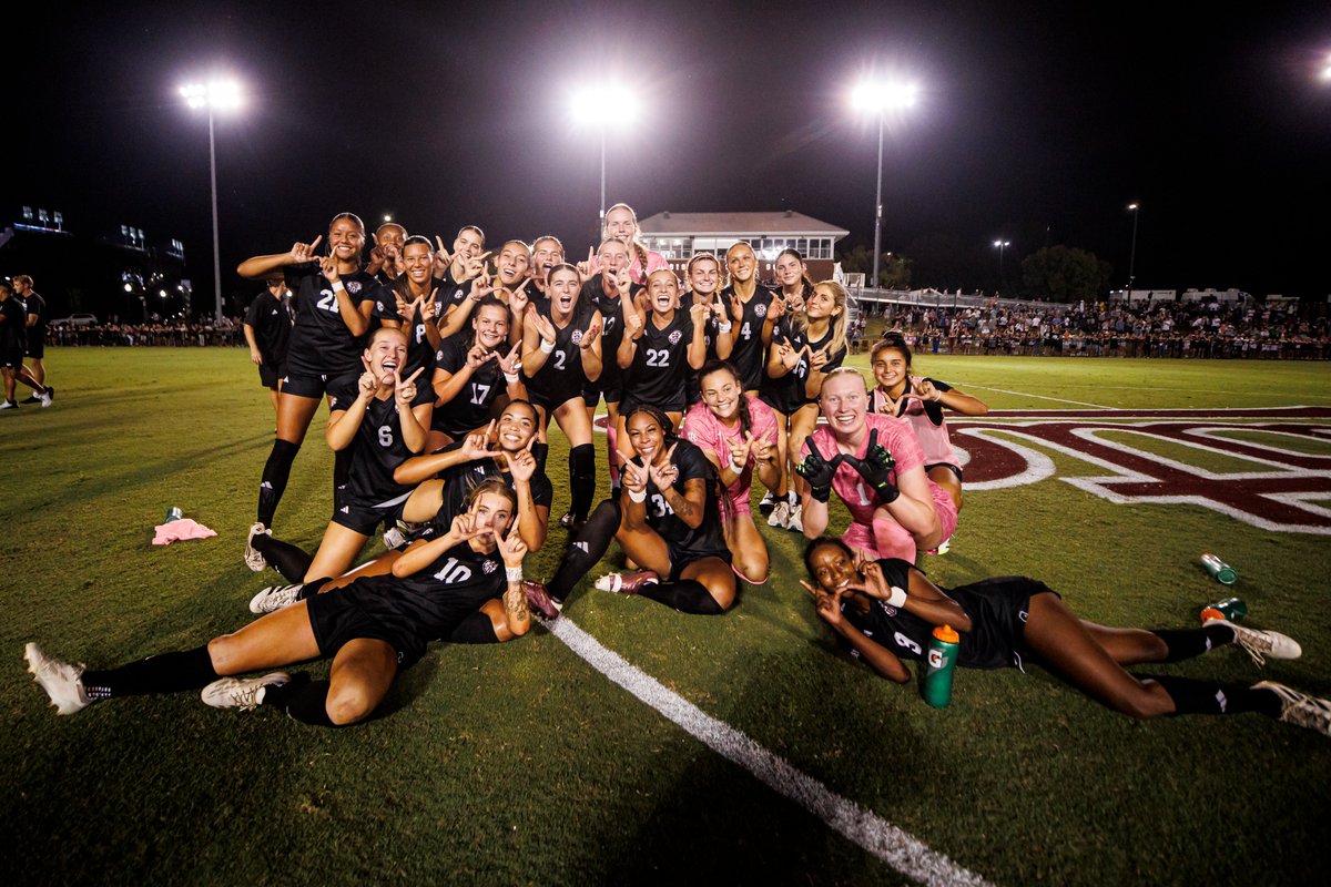 It's the Dawgs' day!

#HailState