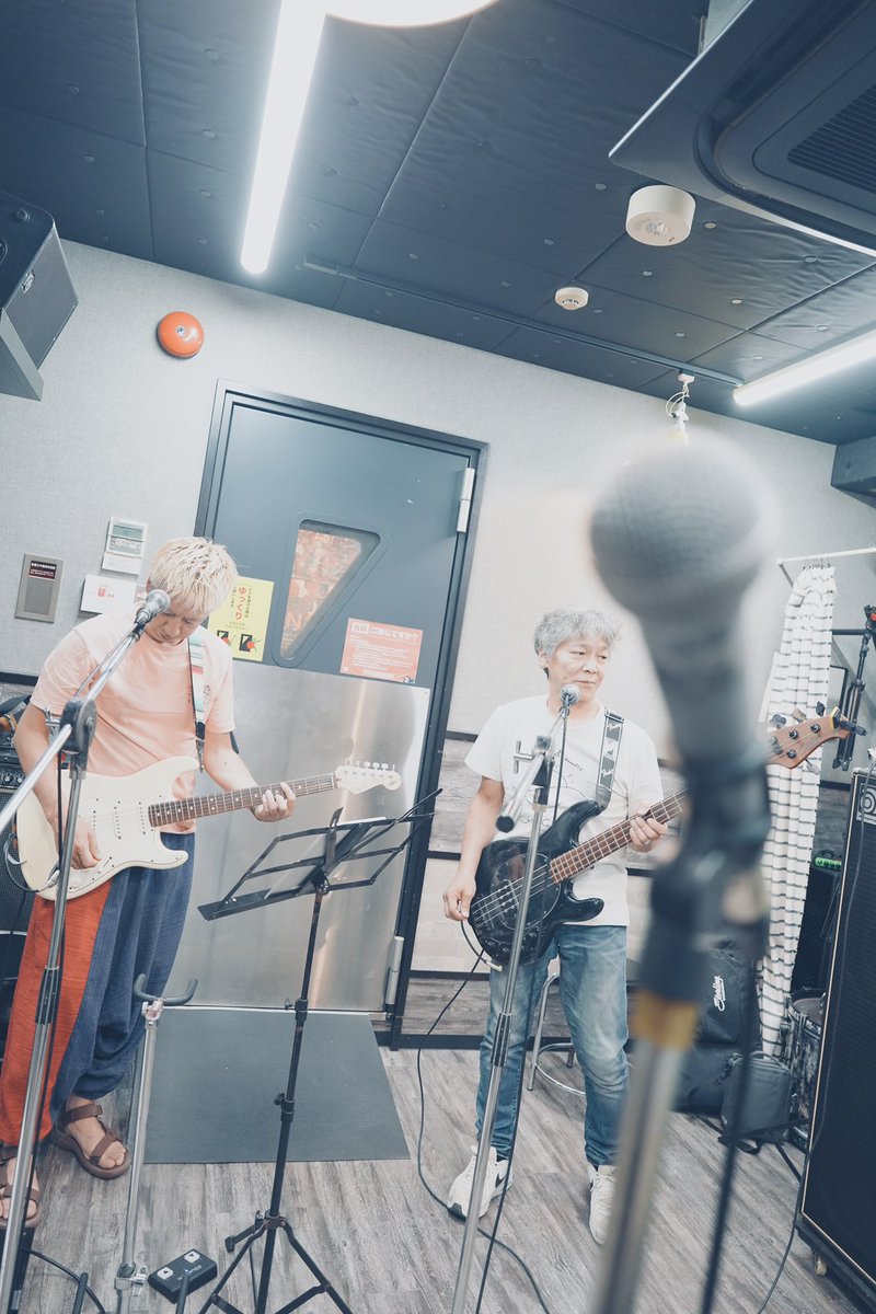 kekeruru0218's tweet photo. 昨日はバンド初合わせ〜
みんなすごいかっこよかった！笑
何回かやってくと合ってくるのめちゃ面白かったです〜笑
めっちゃ楽しい素敵な人達✨

26日イベントやりますよろしくです！
配信もあるので来れない方も是非見てほしいですー🙌
素敵バンドメンバー⬇️
ケケチェットダシ､､､！ https://t.co/Tb57OcgJao